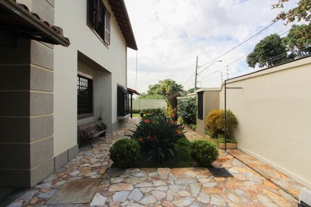 Casa à venda com 1078m², 4 quartos e 5 vagas Casa à venda com 1078m², 4 quartos e 5 vagasJardim