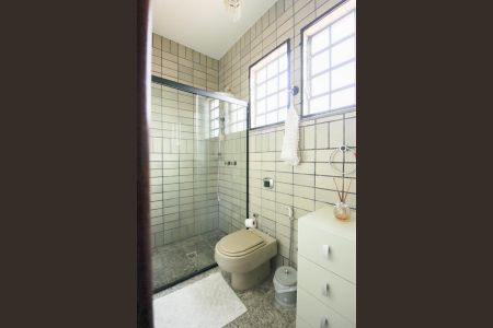 Casa à venda com 1078m², 4 quartos e 5 vagas Casa à venda com 1078m², 4 quartos e 5 vagasBanheiro da Suíte 2