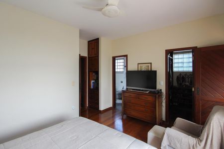 Casa à venda com 1078m², 4 quartos e 5 vagas Casa à venda com 1078m², 4 quartos e 5 vagasSuíte 1
