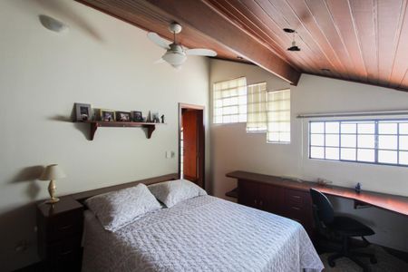 Casa à venda com 1078m², 4 quartos e 5 vagas Casa à venda com 1078m², 4 quartos e 5 vagasSuíte 3