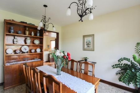 Casa à venda com 1078m², 4 quartos e 5 vagas Casa à venda com 1078m², 4 quartos e 5 vagasSala de Jantar