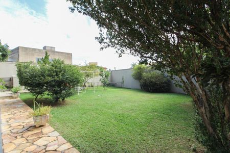Casa à venda com 1078m², 4 quartos e 5 vagas Casa à venda com 1078m², 4 quartos e 5 vagasQuadra