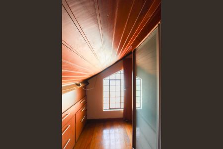 Casa à venda com 1078m², 4 quartos e 5 vagas Casa à venda com 1078m², 4 quartos e 5 vagasCloset da Suíte 3