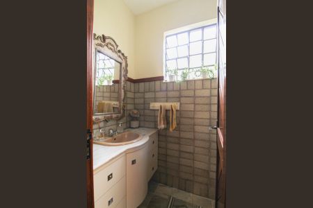 Casa à venda com 1078m², 4 quartos e 5 vagas Casa à venda com 1078m², 4 quartos e 5 vagasLavabo