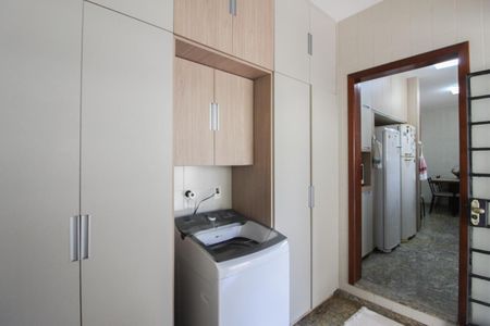 Casa à venda com 1078m², 4 quartos e 5 vagas Casa à venda com 1078m², 4 quartos e 5 vagasÁrea de Apoio
