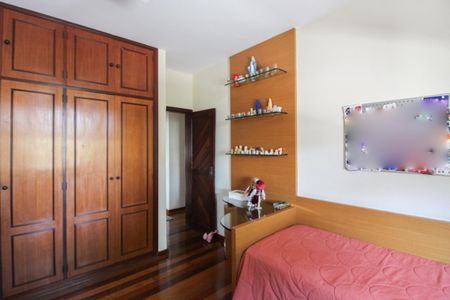 Casa à venda com 1078m², 4 quartos e 5 vagas Casa à venda com 1078m², 4 quartos e 5 vagasSuíte 2