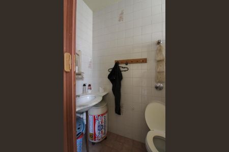 Casa à venda com 1078m², 4 quartos e 5 vagas Casa à venda com 1078m², 4 quartos e 5 vagasBanheiro de Serviço
