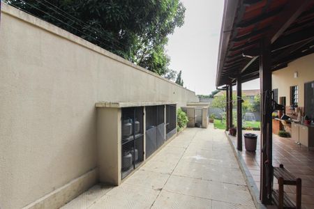 Casa à venda com 1078m², 4 quartos e 5 vagas Casa à venda com 1078m², 4 quartos e 5 vagasGaragem