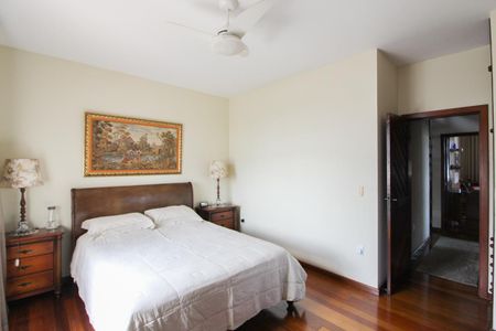 Casa à venda com 1078m², 4 quartos e 5 vagas Casa à venda com 1078m², 4 quartos e 5 vagasSuíte 1