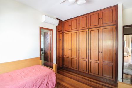Casa à venda com 1078m², 4 quartos e 5 vagas Casa à venda com 1078m², 4 quartos e 5 vagasSuíte 2