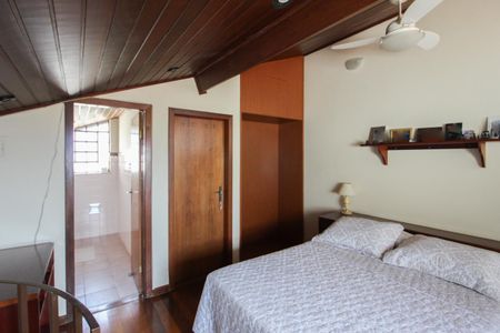 Casa à venda com 1078m², 4 quartos e 5 vagas Casa à venda com 1078m², 4 quartos e 5 vagasSuíte 3