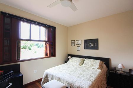 Casa à venda com 1078m², 4 quartos e 5 vagas Casa à venda com 1078m², 4 quartos e 5 vagasQuarto 1