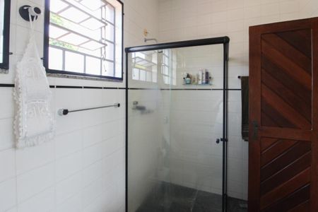 Casa à venda com 1078m², 4 quartos e 5 vagas Casa à venda com 1078m², 4 quartos e 5 vagasBanheiro da Suíte 1