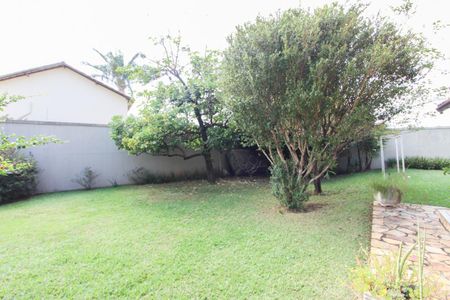 Casa à venda com 1078m², 4 quartos e 5 vagas Casa à venda com 1078m², 4 quartos e 5 vagasQuintal