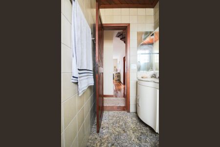 Casa à venda com 1078m², 4 quartos e 5 vagas Casa à venda com 1078m², 4 quartos e 5 vagasBanheiro Social