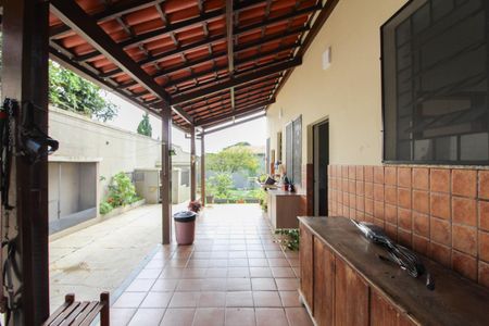 Casa à venda com 1078m², 4 quartos e 5 vagas Casa à venda com 1078m², 4 quartos e 5 vagasÁrea de Serviço
