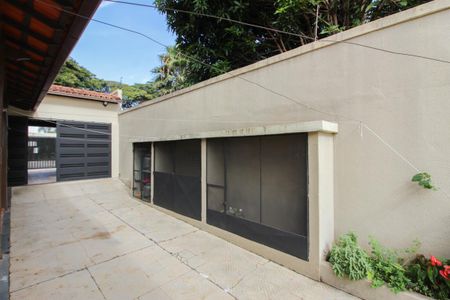 Casa à venda com 1078m², 4 quartos e 5 vagas Casa à venda com 1078m², 4 quartos e 5 vagasGaragem