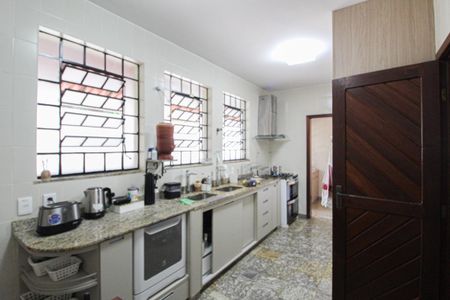 Casa à venda com 1078m², 4 quartos e 5 vagas Casa à venda com 1078m², 4 quartos e 5 vagasCozinha