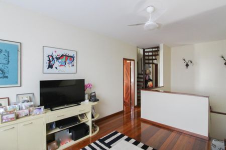 Casa à venda com 1078m², 4 quartos e 5 vagas Casa à venda com 1078m², 4 quartos e 5 vagasSala 3 - 2º andar