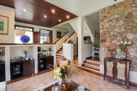 Casa à venda com 1078m², 4 quartos e 5 vagas Casa à venda com 1078m², 4 quartos e 5 vagasSala 1