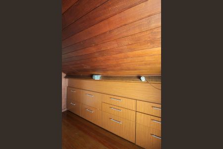 Casa à venda com 1078m², 4 quartos e 5 vagas Casa à venda com 1078m², 4 quartos e 5 vagasCloset da Suíte 3