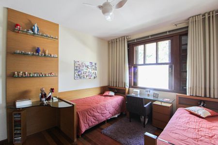 Casa à venda com 1078m², 4 quartos e 5 vagas Casa à venda com 1078m², 4 quartos e 5 vagasSuíte 2
