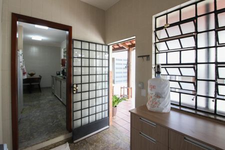 Casa à venda com 1078m², 4 quartos e 5 vagas Casa à venda com 1078m², 4 quartos e 5 vagasÁrea de Apoio