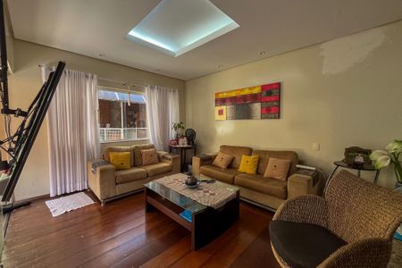 Sala de casa à venda com 4 quartos, 320m² em Vila Brasilina, São Paulo