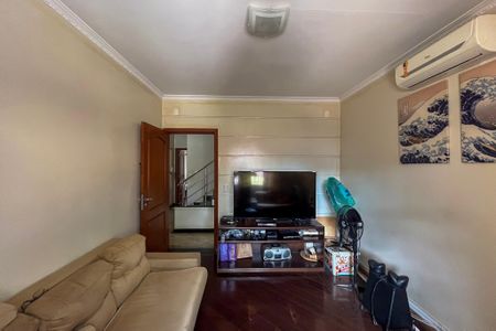 Sala de TV de casa à venda com 4 quartos, 320m² em Vila Brasilina, São Paulo