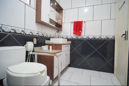 Casa à venda com 200m², 4 quartos e 2 vagasBanheiro 1