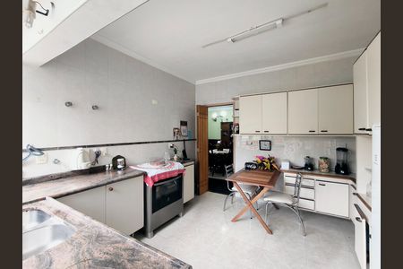 Casa à venda com 381m², 3 quartos e 3 vagas Casa à venda com 381m², 3 quartos e 3 vagasCozinha