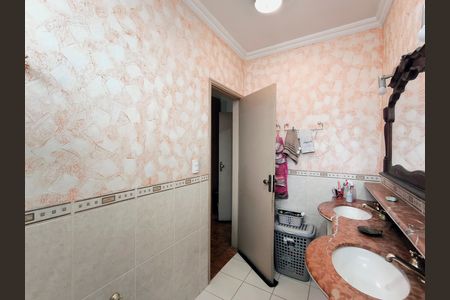 Casa à venda com 381m², 3 quartos e 3 vagas Casa à venda com 381m², 3 quartos e 3 vagasBanheiro da Suíte