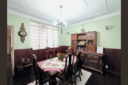 Casa à venda com 381m², 3 quartos e 3 vagas Casa à venda com 381m², 3 quartos e 3 vagasSala de Jantar