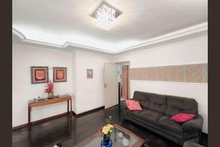 Casa à venda com 381m², 3 quartos e 3 vagas Casa à venda com 381m², 3 quartos e 3 vagasSala