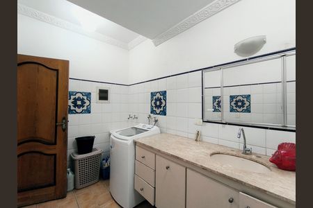 Casa à venda com 381m², 3 quartos e 3 vagas Casa à venda com 381m², 3 quartos e 3 vagasÁrea de Serviço e banheiro