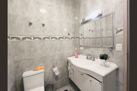 Casa à venda com 381m², 3 quartos e 3 vagas Casa à venda com 381m², 3 quartos e 3 vagasBanheiro 2