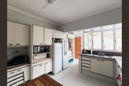 Casa à venda com 381m², 3 quartos e 3 vagas Casa à venda com 381m², 3 quartos e 3 vagasCozinha