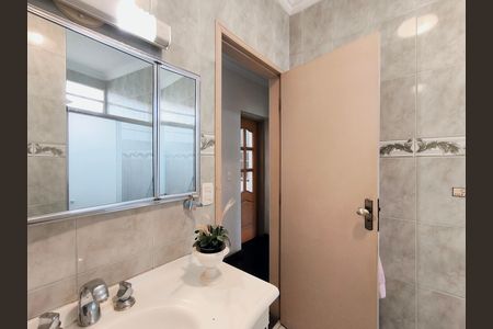 Casa à venda com 381m², 3 quartos e 3 vagas Casa à venda com 381m², 3 quartos e 3 vagasBanheiro 2