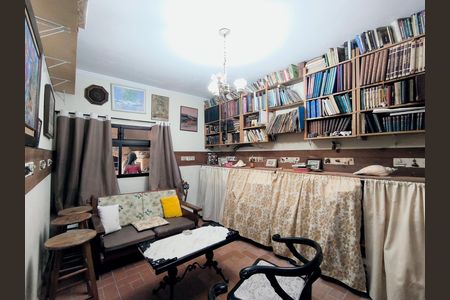 Casa à venda com 381m², 3 quartos e 3 vagas Casa à venda com 381m², 3 quartos e 3 vagasEscritório