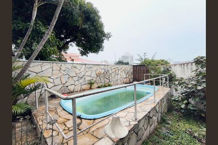 Casa à venda com 381m², 3 quartos e 3 vagas Casa à venda com 381m², 3 quartos e 3 vagasQuintal / Churrasqueira
