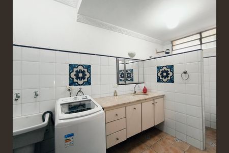 Casa à venda com 381m², 3 quartos e 3 vagas Casa à venda com 381m², 3 quartos e 3 vagasÁrea de Serviço e banheiro