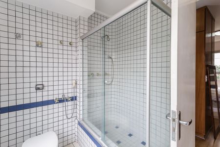 Apartamento para alugar com 125m², 3 quartos e 1 vaga Apartamento para alugar com 125m², 3 quartos e 1 vagaBanheiro da Suíte