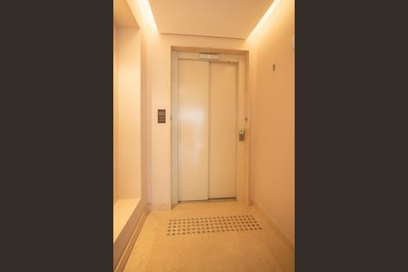 Apartamento para alugar com 175m², 3 quartos e 3 vagas Apartamento para alugar com 175m², 3 quartos e 3 vagasHall privativo
