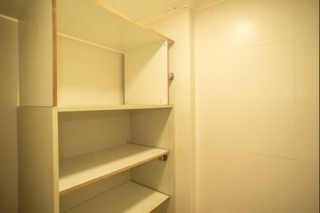 Apartamento para alugar com 175m², 3 quartos e 3 vagas Apartamento para alugar com 175m², 3 quartos e 3 vagasBanheiro de Serviço