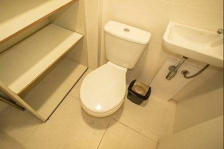 Apartamento para alugar com 175m², 3 quartos e 3 vagas Apartamento para alugar com 175m², 3 quartos e 3 vagasBanheiro de Serviço