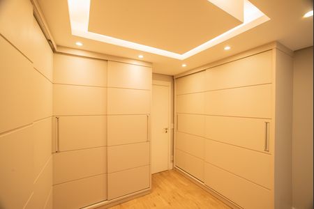 Apartamento para alugar com 175m², 3 quartos e 3 vagas Apartamento para alugar com 175m², 3 quartos e 3 vagasSuíte 3 - Closet