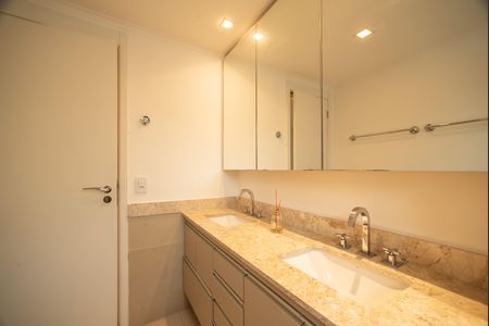 Apartamento para alugar com 175m², 3 quartos e 3 vagas Apartamento para alugar com 175m², 3 quartos e 3 vagasBanheiro da Suíte 3