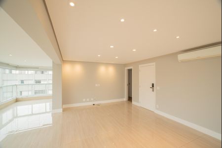 Apartamento para alugar com 175m², 3 quartos e 3 vagas Apartamento para alugar com 175m², 3 quartos e 3 vagasSala