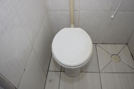 Banheiro de kitnet/studio para alugar com 1 quarto, 15m² em Jardim Irapiranga, Embu das Artes