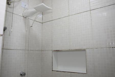 Banheiro de kitnet/studio para alugar com 1 quarto, 15m² em Jardim Irapiranga, Embu das Artes